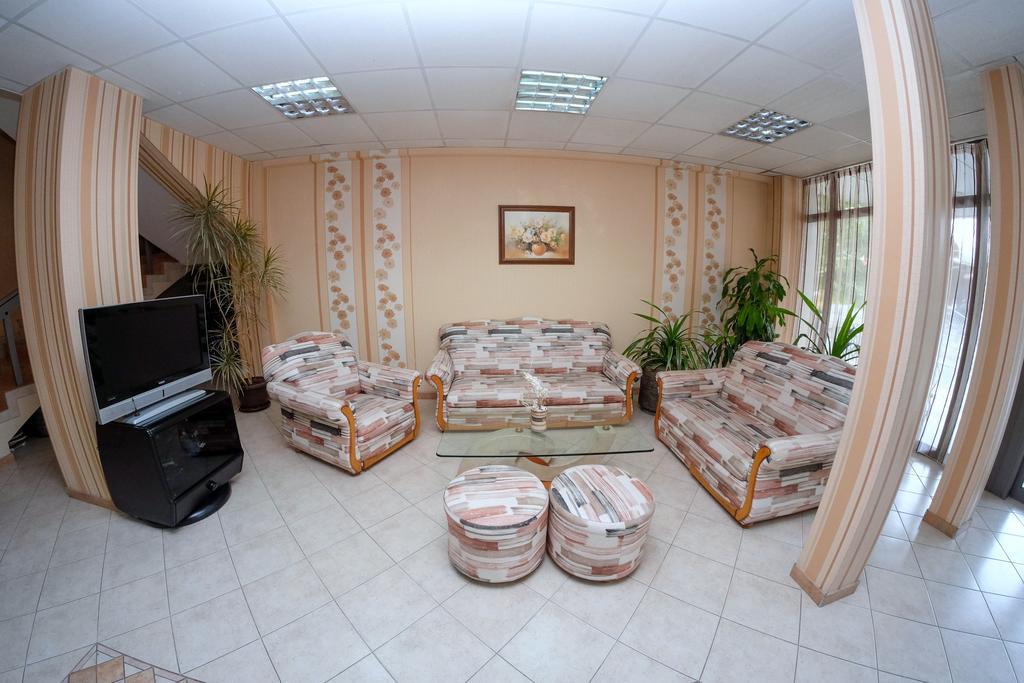 Rodopi Hotel Haskovo Exterior photo