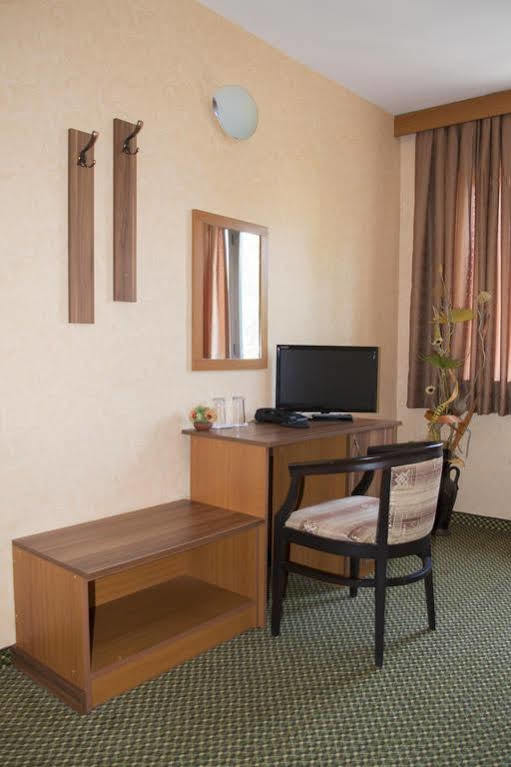 Rodopi Hotel Haskovo Exterior photo