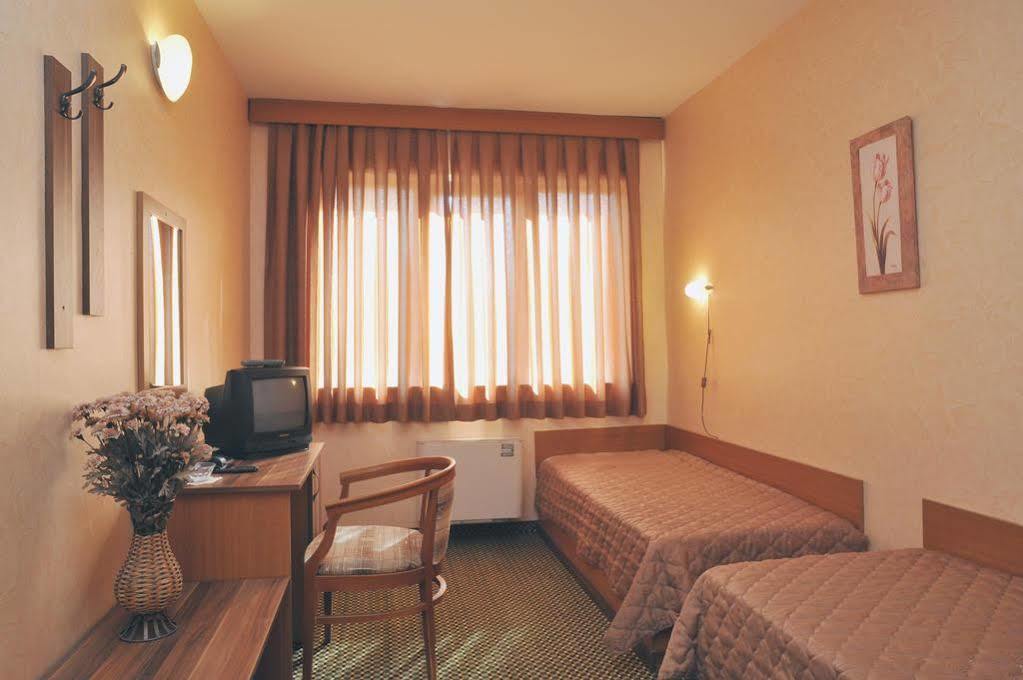 Rodopi Hotel Haskovo Exterior photo