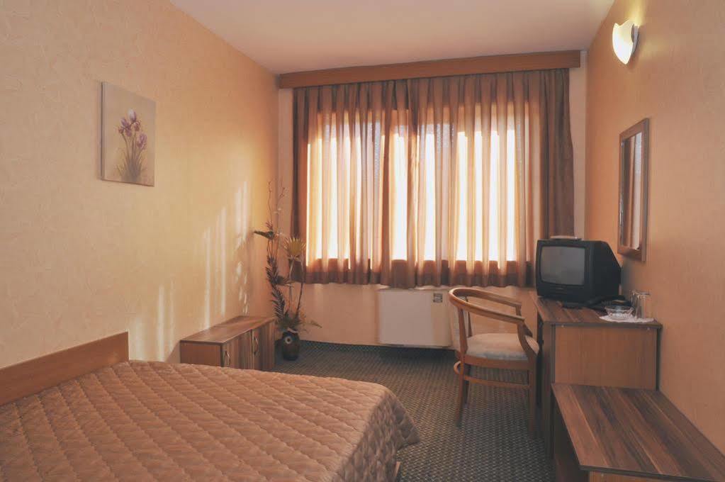 Rodopi Hotel Haskovo Exterior photo